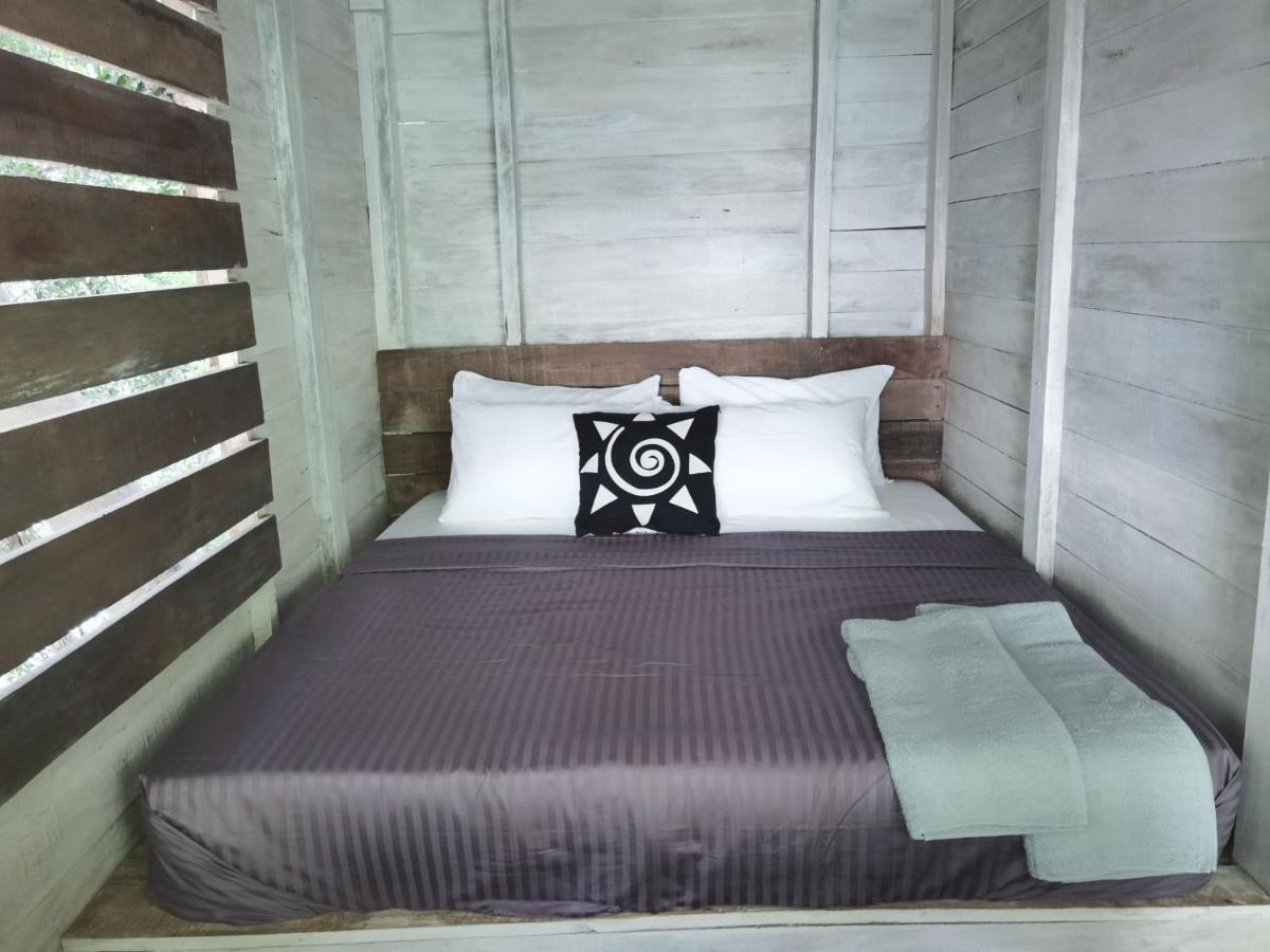 Chalet In The Jungle Pallegama Room photo